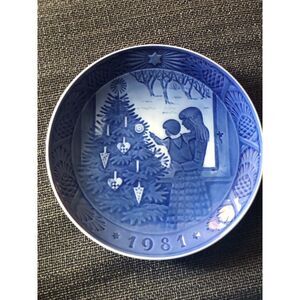 Royal Copenhagen Christmas Plate‎ 1981 EUC